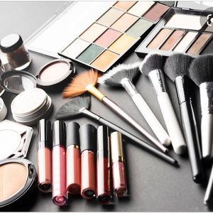 - MYSTERY MAKEUP BUNDLE 💖